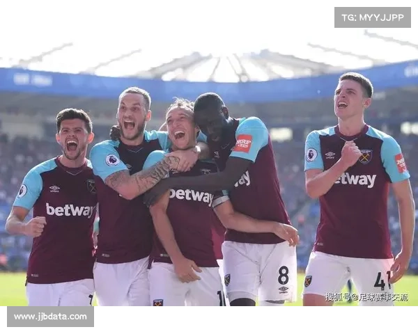 霍芬海姆更衣室狂欢,主帅被泼水庆祝欧冠区在望